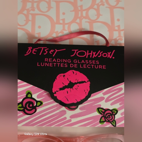 Betsey Johnson 3-pair reading glasses set in +1.50 magnification NIB - Picture 4 of 9